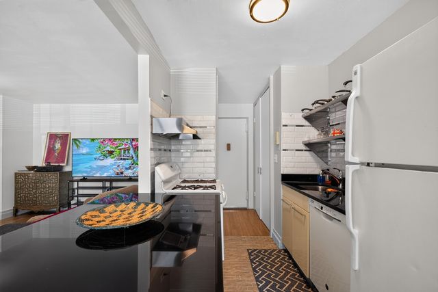 240 Cozine Ave Apt 1E, New York City, NY 11207