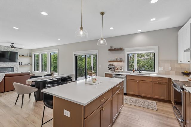 17208 Brookview Drive, Urbandale, IA 50263