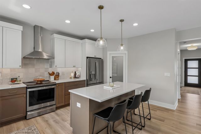 17208 Brookview Drive, Urbandale, IA 50263