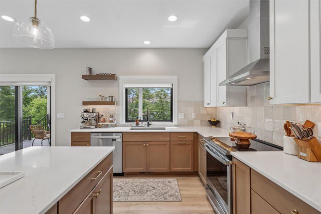 17208 Brookview Drive, Urbandale, IA 50263