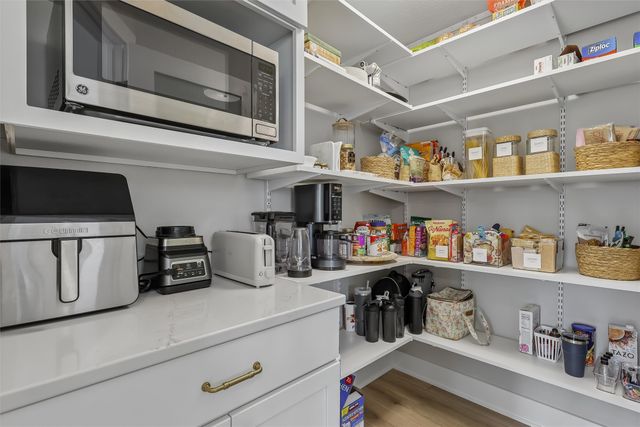 17208 Brookview Drive, Urbandale, IA 50263