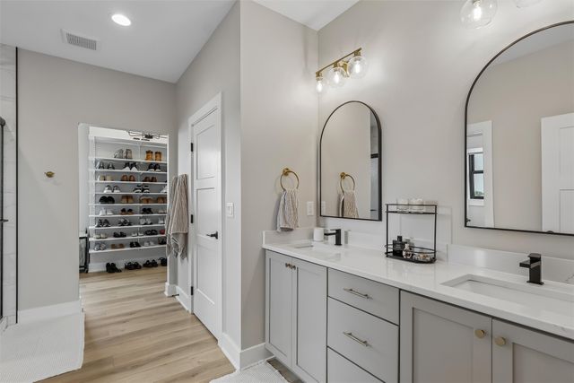 17208 Brookview Drive, Urbandale, IA 50263