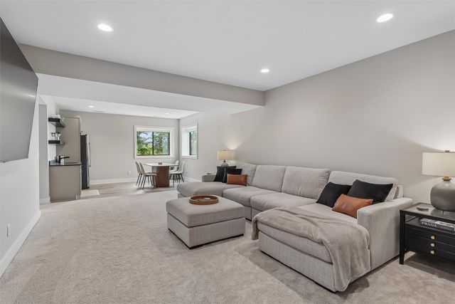 17208 Brookview Drive, Urbandale, IA 50263