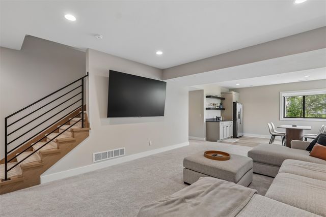 17208 Brookview Drive, Urbandale, IA 50263