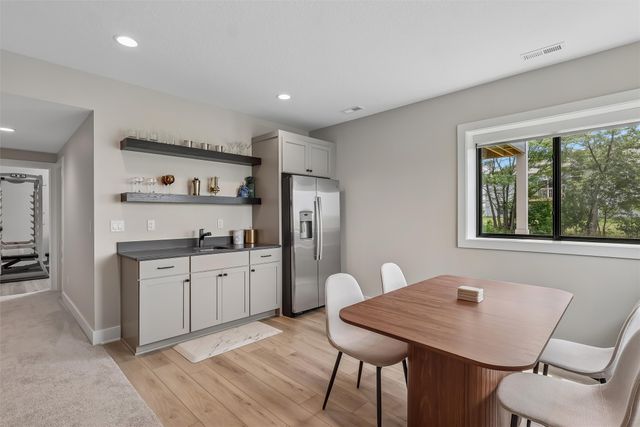 17208 Brookview Drive, Urbandale, IA 50263