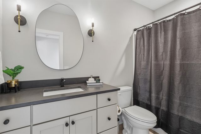 17208 Brookview Drive, Urbandale, IA 50263