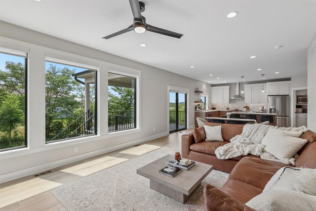 17208 Brookview Drive, Urbandale, IA 50263