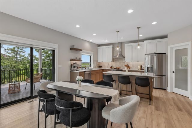 17208 Brookview Drive, Urbandale, IA 50263