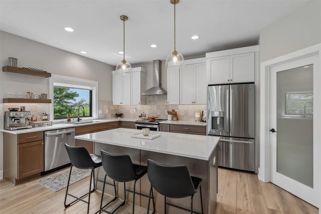 17208 Brookview Drive, Urbandale, IA 50263