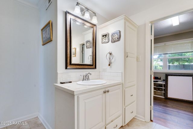 701 E Bayou Parkway, Lafayette, LA 70508