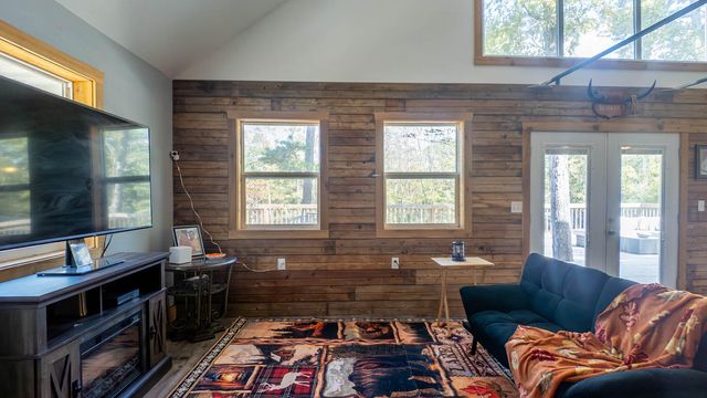 16051 Forrest Drive, Houston, MO 65483