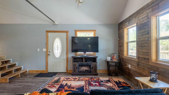 16051 Forrest Drive, Houston, MO 65483