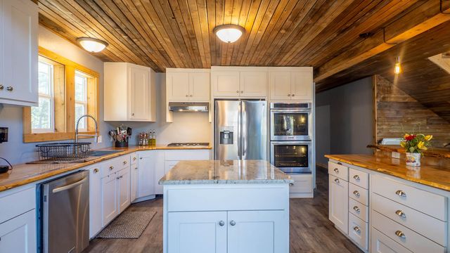 16051 Forrest Drive, Houston, MO 65483