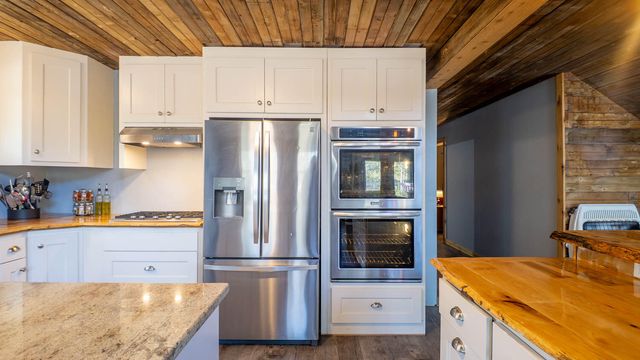 16051 Forrest Drive, Houston, MO 65483