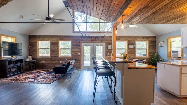 16051 Forrest Drive, Houston, MO 65483