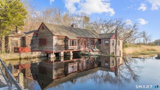 55 Sawmill Road, Branford, CT 06405