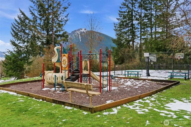 1425 SW 13th Place, North Bend, WA 98045