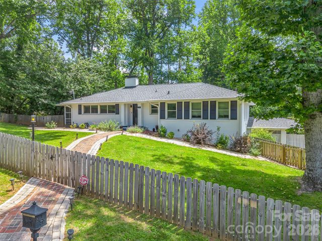 2 Bevlyn Drive, Asheville, NC 28803