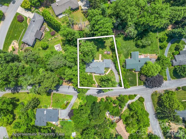 2 Bevlyn Drive, Asheville, NC 28803