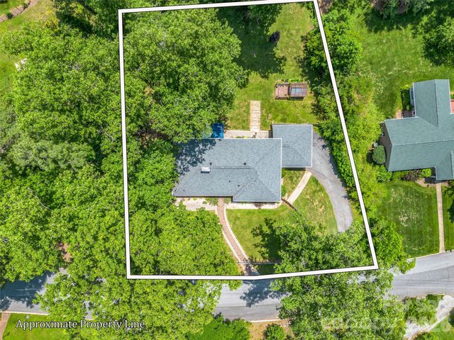 2 Bevlyn Drive, Asheville, NC 28803