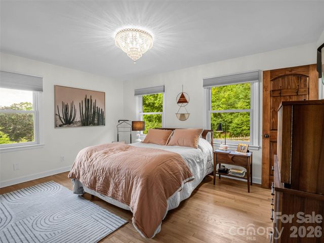 2 Bevlyn Drive, Asheville, NC 28803