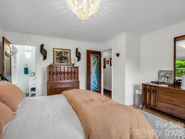 2 Bevlyn Drive, Asheville, NC 28803