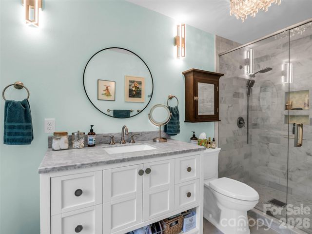 2 Bevlyn Drive, Asheville, NC 28803