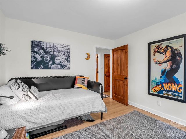 2 Bevlyn Drive, Asheville, NC 28803