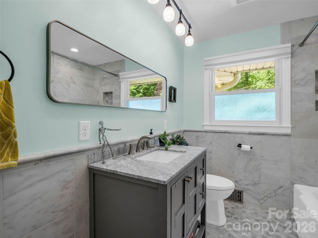 2 Bevlyn Drive, Asheville, NC 28803