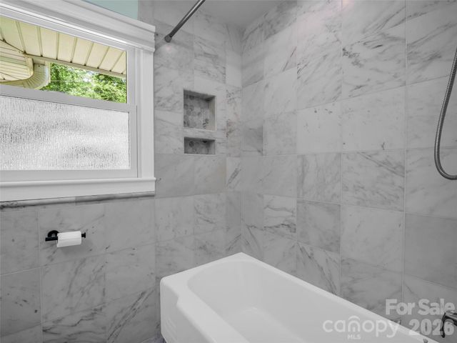 2 Bevlyn Drive, Asheville, NC 28803
