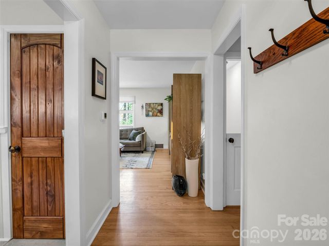 2 Bevlyn Drive, Asheville, NC 28803