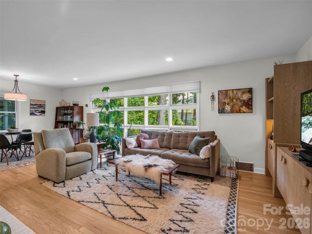 2 Bevlyn Drive, Asheville, NC 28803