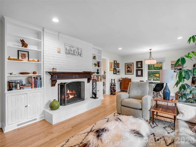 2 Bevlyn Drive, Asheville, NC 28803