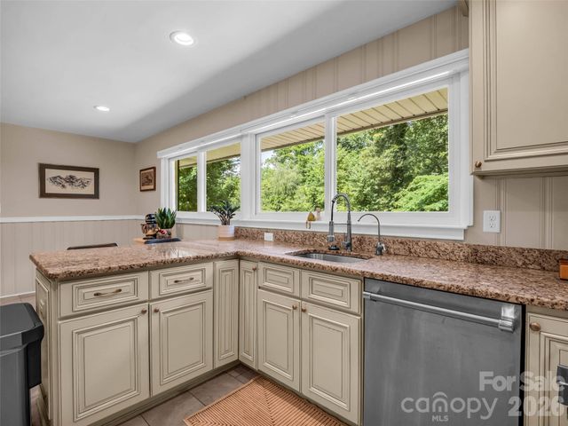2 Bevlyn Drive, Asheville, NC 28803