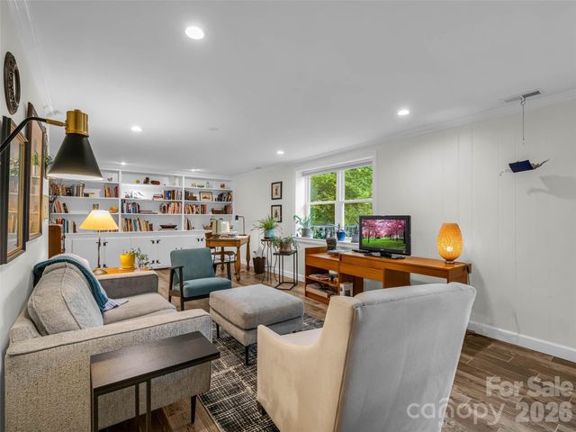2 Bevlyn Drive, Asheville, NC 28803