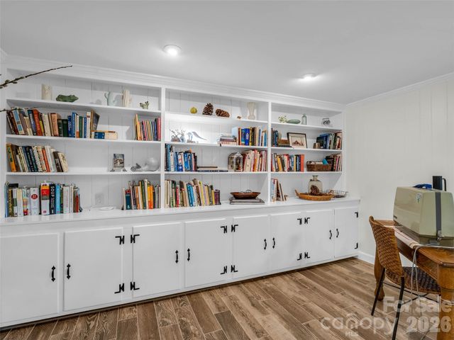 2 Bevlyn Drive, Asheville, NC 28803