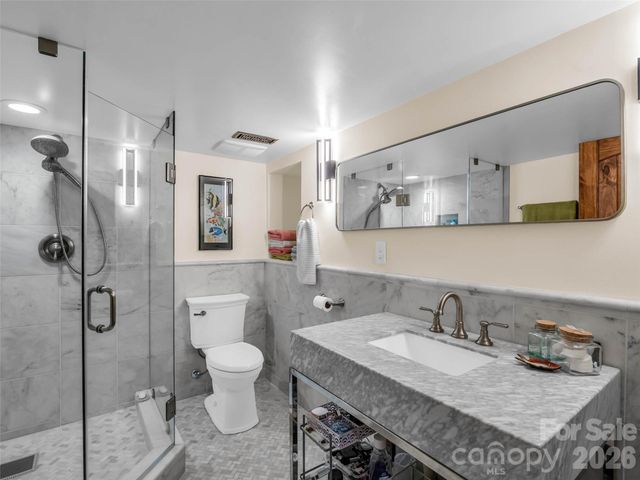2 Bevlyn Drive, Asheville, NC 28803