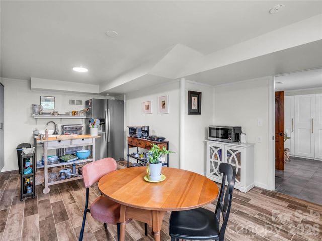 2 Bevlyn Drive, Asheville, NC 28803