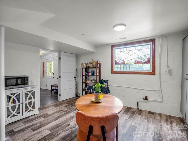 2 Bevlyn Drive, Asheville, NC 28803