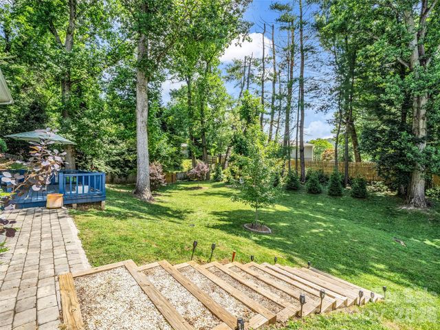 2 Bevlyn Drive, Asheville, NC 28803