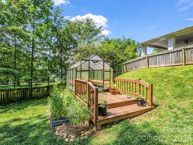2 Bevlyn Drive, Asheville, NC 28803