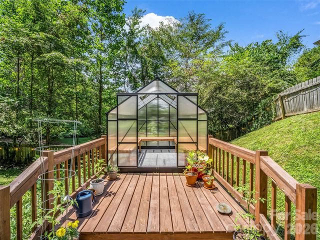 2 Bevlyn Drive, Asheville, NC 28803