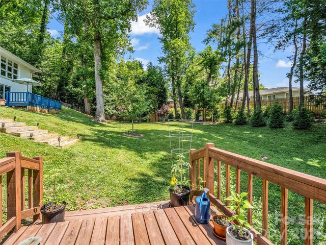 2 Bevlyn Drive, Asheville, NC 28803