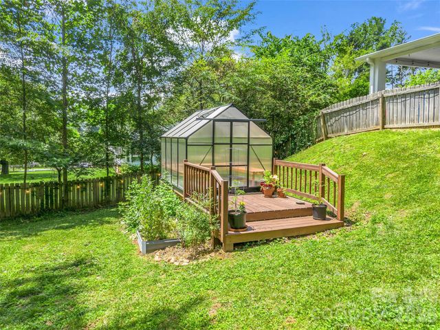 2 Bevlyn Drive, Asheville, NC 28803