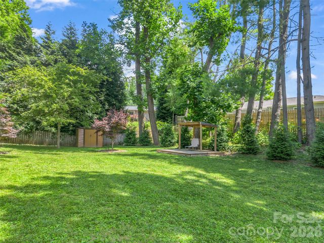2 Bevlyn Drive, Asheville, NC 28803