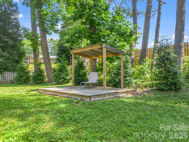 2 Bevlyn Drive, Asheville, NC 28803