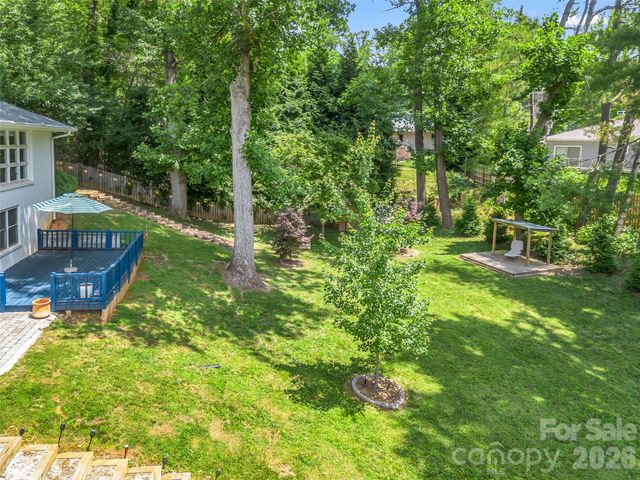 2 Bevlyn Drive, Asheville, NC 28803