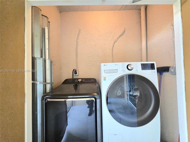 11600 SW 2nd St 18104, Pembroke Pines, FL 33025