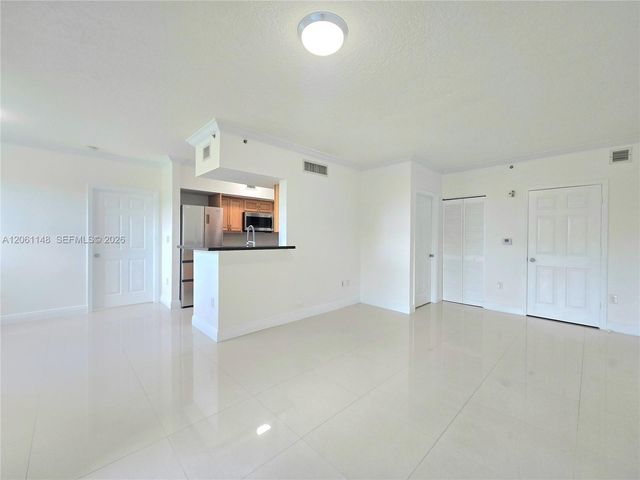 11600 SW 2nd St 18104, Pembroke Pines, FL 33025