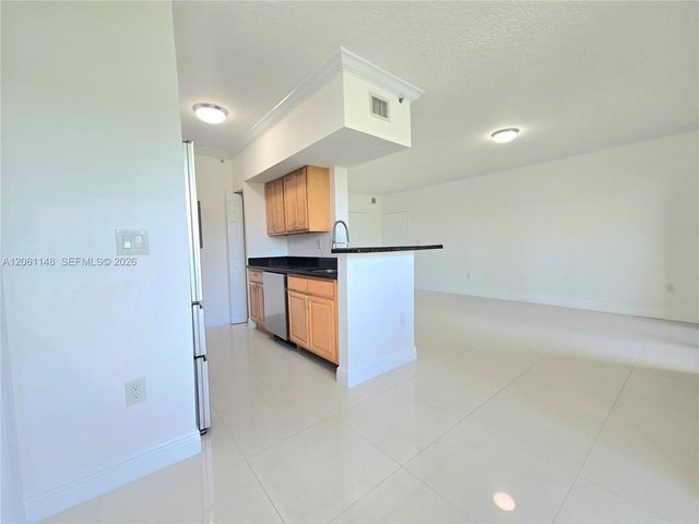 11600 SW 2nd St 18104, Pembroke Pines, FL 33025